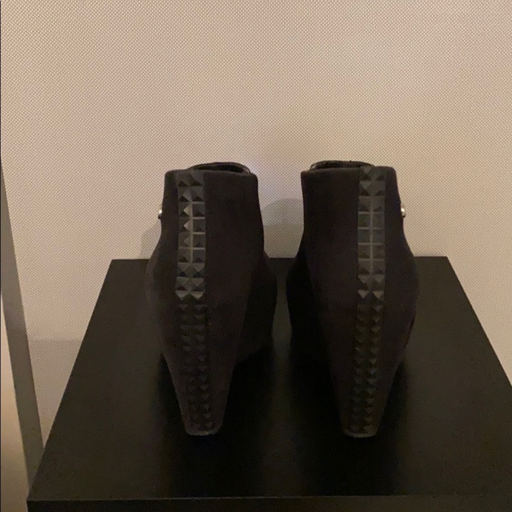 Shoes - Picture 3 of 3